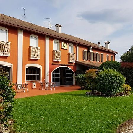 Casa Del Sole Bed and Breakfast Latisana Exteriör bild